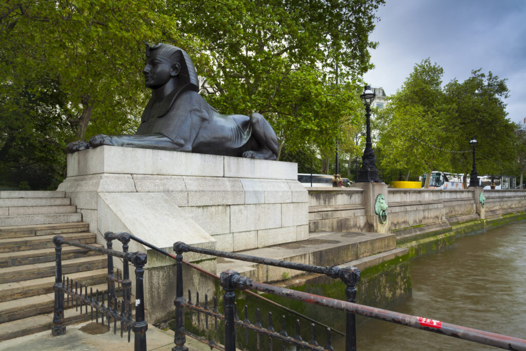 England, Greater London, Embankment.