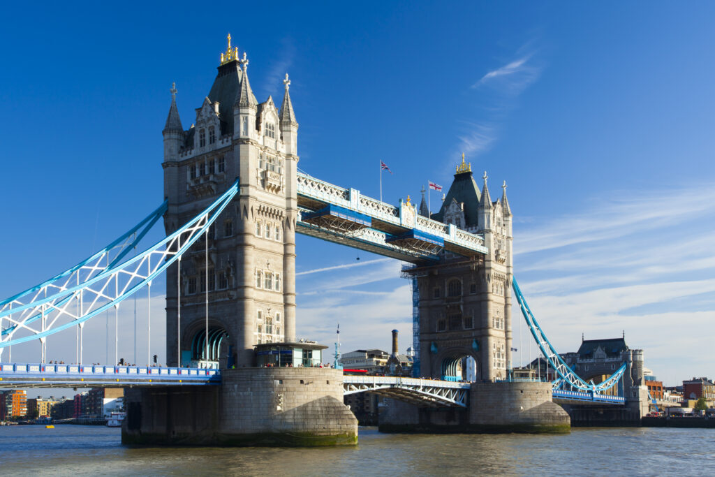 England, Greater London, Tower Bridge.