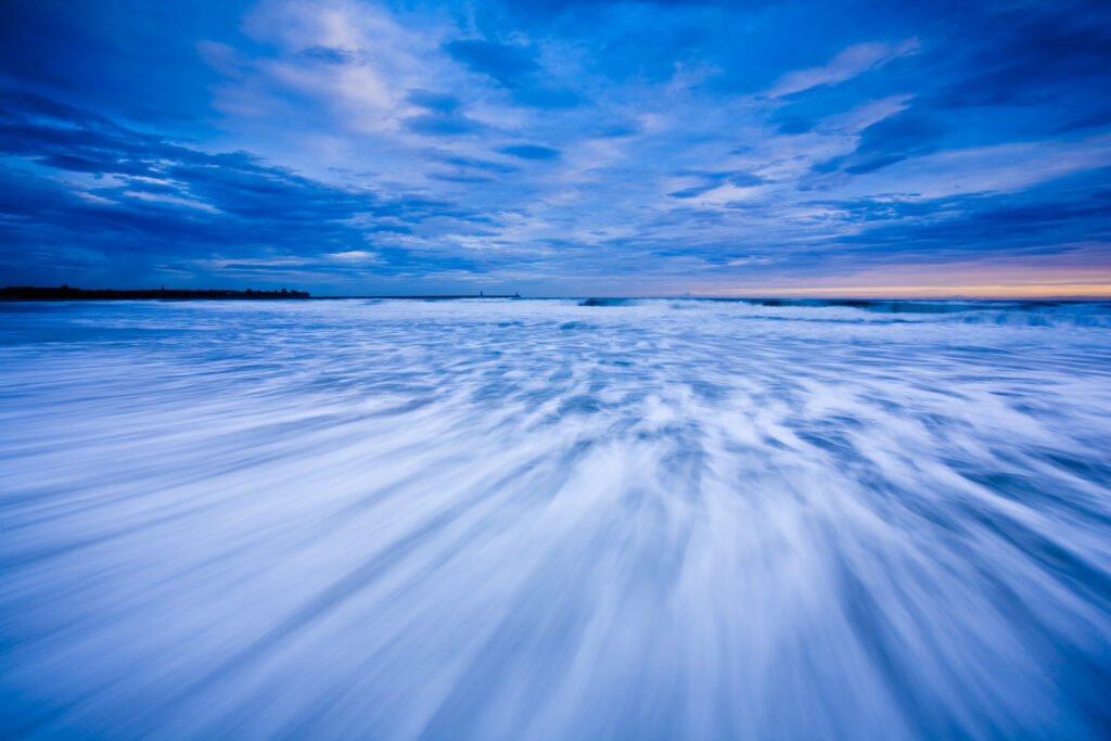 England, Tyne and Wear, South Shields. The North Sea crashes ont